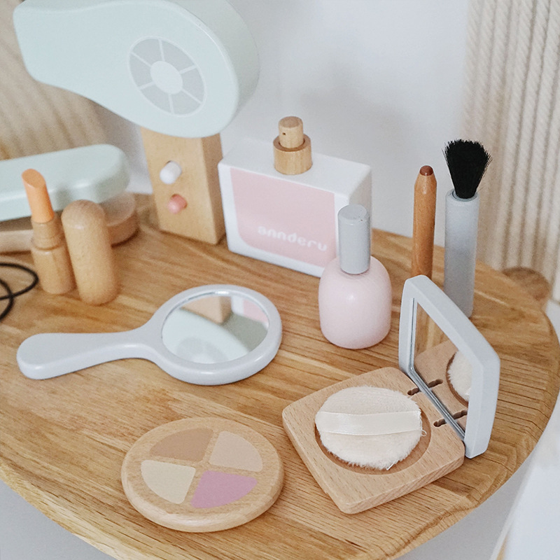 New Children Wooden Simulation - огляд і ціна Beauty Makeup Game